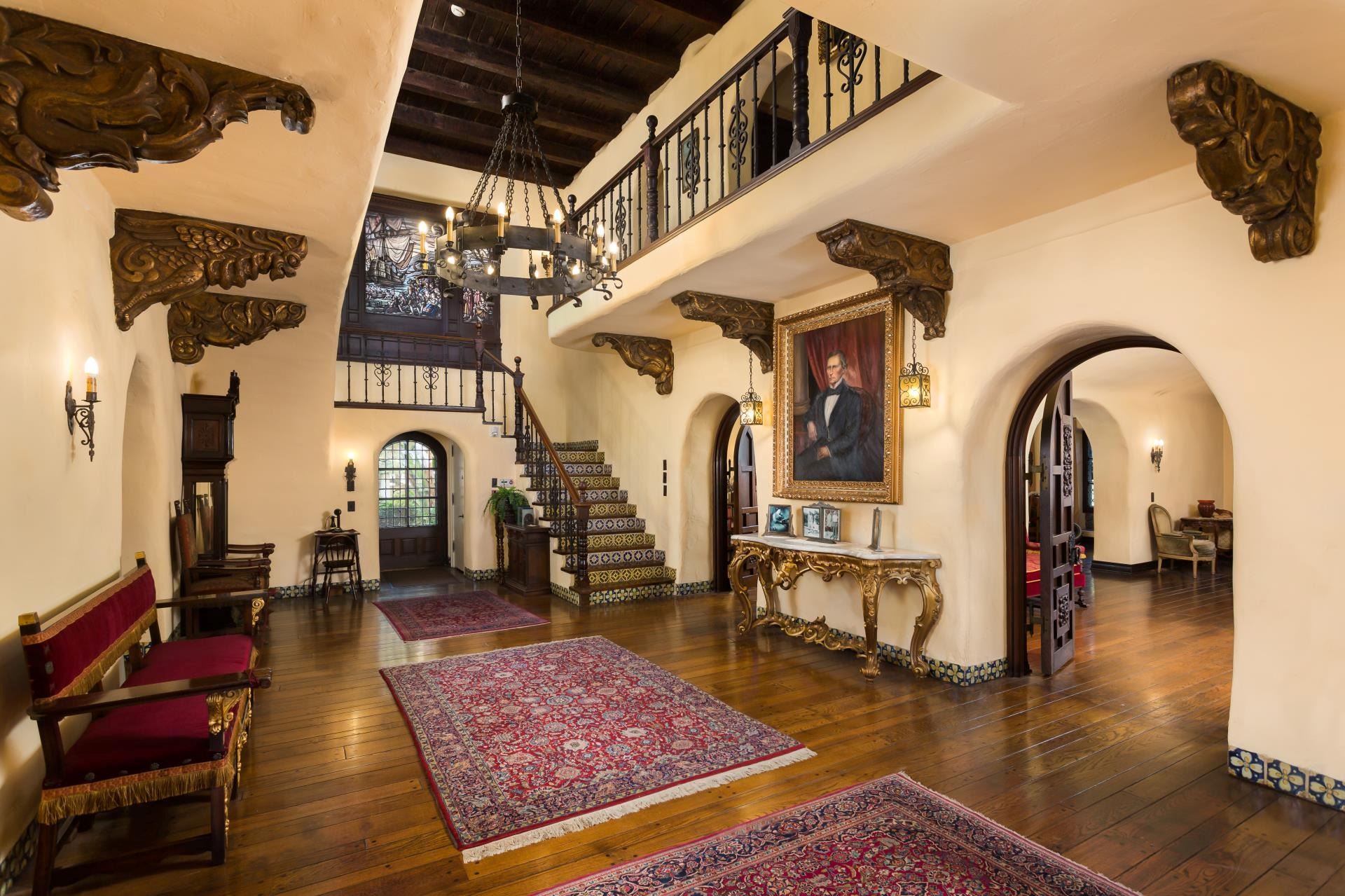 Main Hall of La Casa Nueva (JPEG)