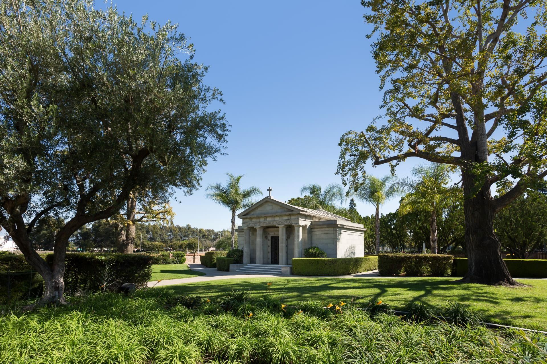 El Campo Santo - Neoclassical Mausoleum (JPEG)
